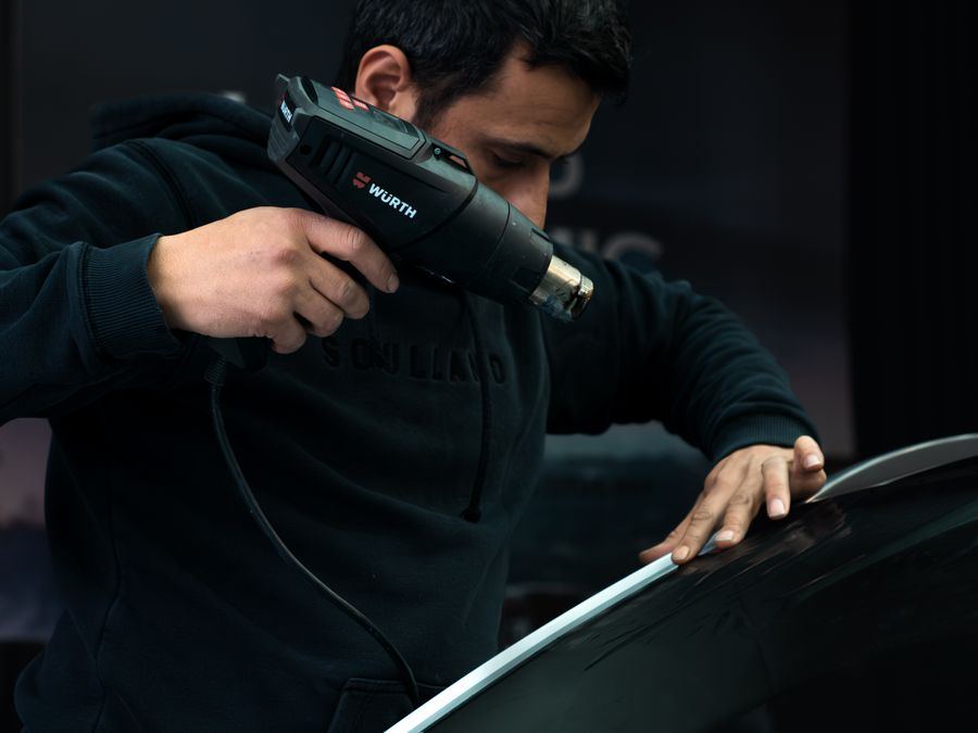 Préparation du vitrage au pistolet thermique, aux normes constructeur